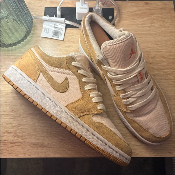 Nike Air Jordan 1 Low SE Twine Orange Corduroy Women's 8 - Picture 1 of 3